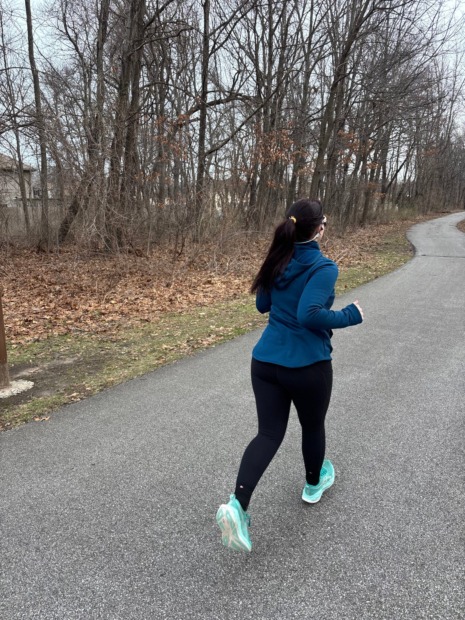 Running on the trail during Chicago Spring Half Marathon training recap week 3 long run