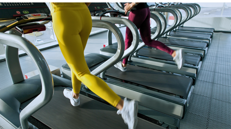 How to Transition from Treadmill to Outdoor Running (Without Wrecking Your Knees) 14 woman transitioning from treadmill to outdoor running on a trail