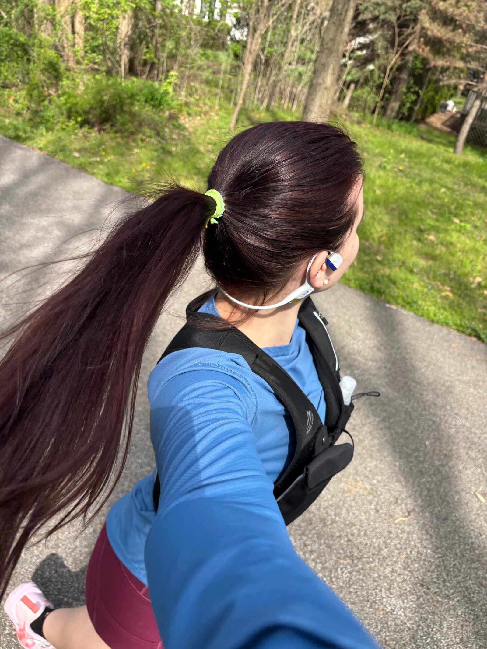 Running 10 miles easy on Sunday during Chicago half marathon training week 8 wearing a running vest