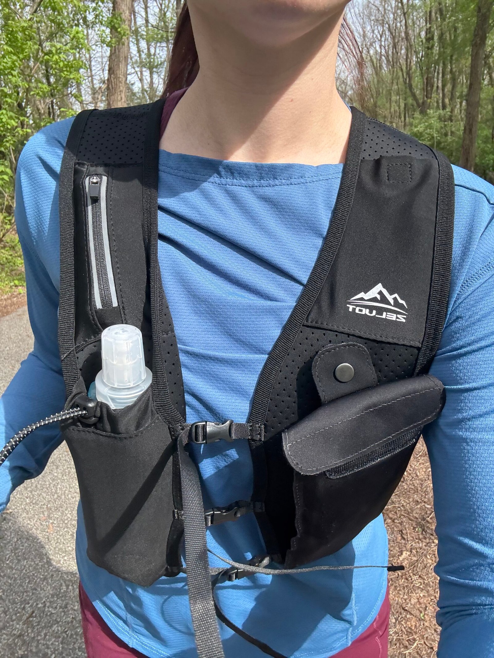 Zelvot running vest with water bottles for long summer runs