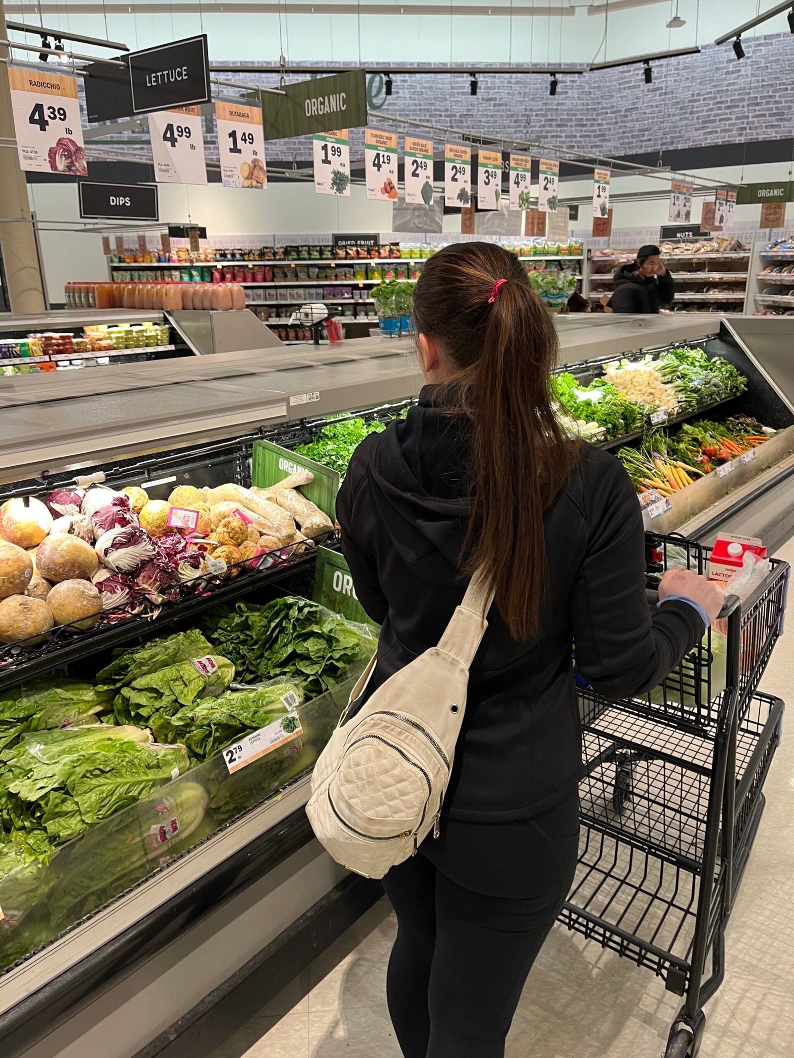 grocery shopping for a calorie deficit while running