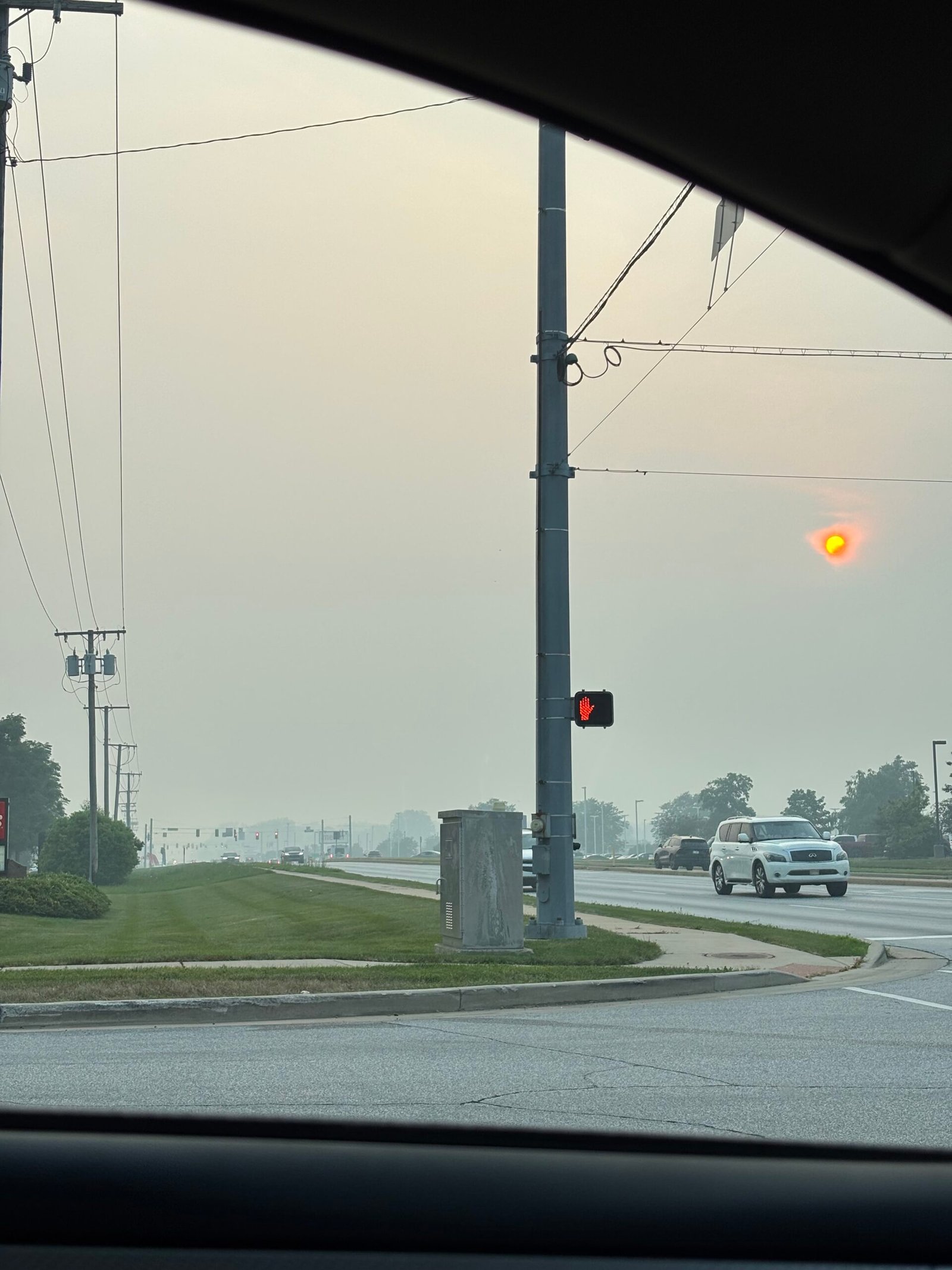 Wildfire smoke covering the sky with AQI over 400 — is it safe to run outside?